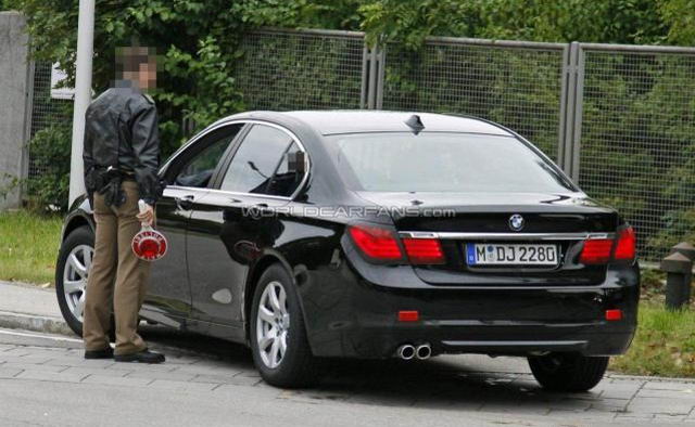   BMW 7-  2012