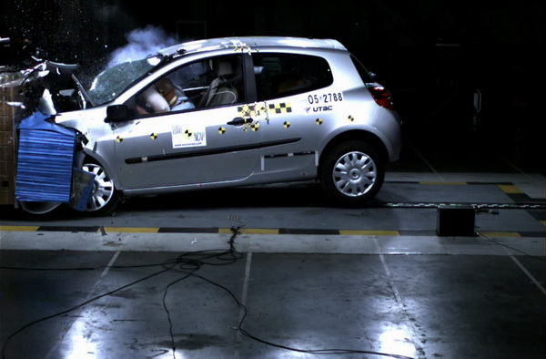 Краш-тест Renault Clio III EuroNCAP - лобовое столкновение