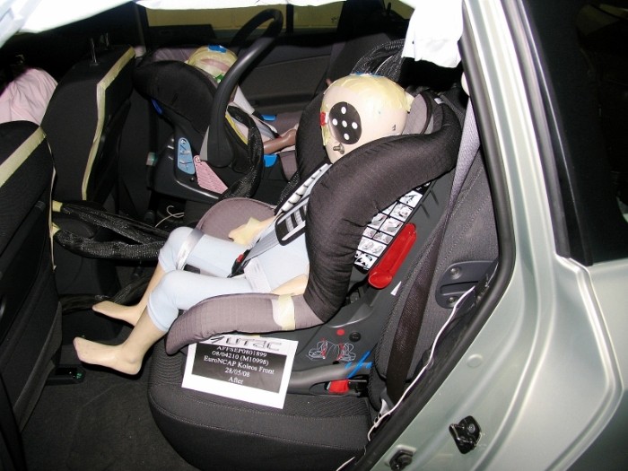 Краш-тест Renault Koleos - EuroNCAP - манекены-дети после столкновения
