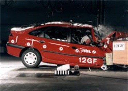 Краш-тест Renault Laguna I