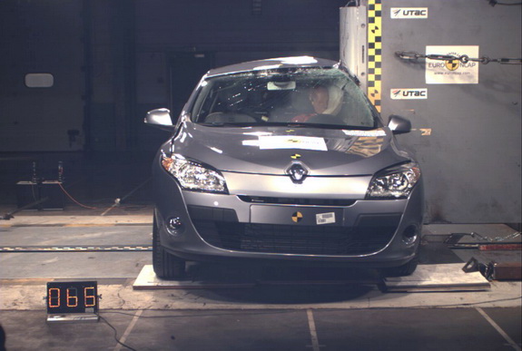 Краш тест Рено Меган 3 EuroNCAP - pole test