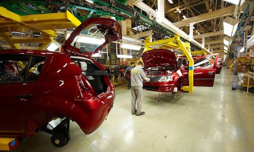 Сборка автомобилей на заводе Автофрамос