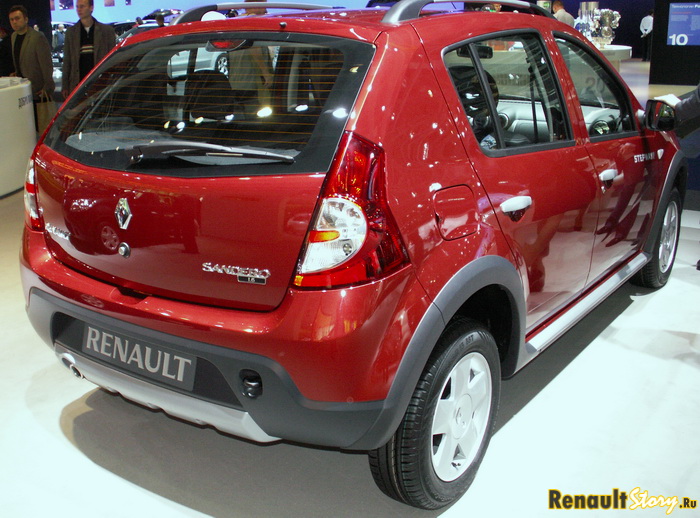 Неопытный взгляд сразу не заметит разницы с классическим Renault Sandero