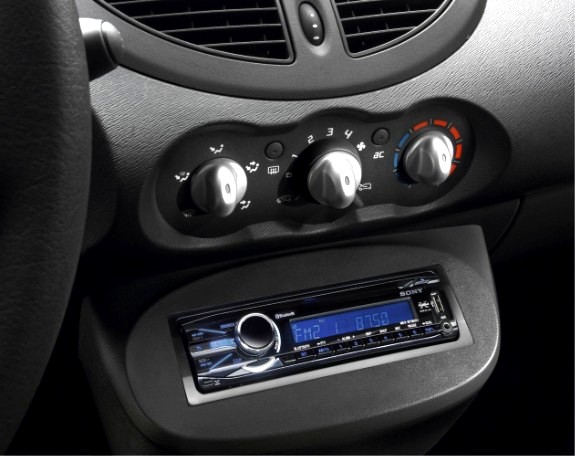 Renault Twingo Walkman - оборудована CD-MP3 магнитолой Sony