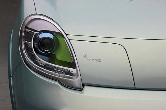 Renault Kango Be Bop Z.E. - окно отсека зарядки аккумуляторной батареи электромобиля