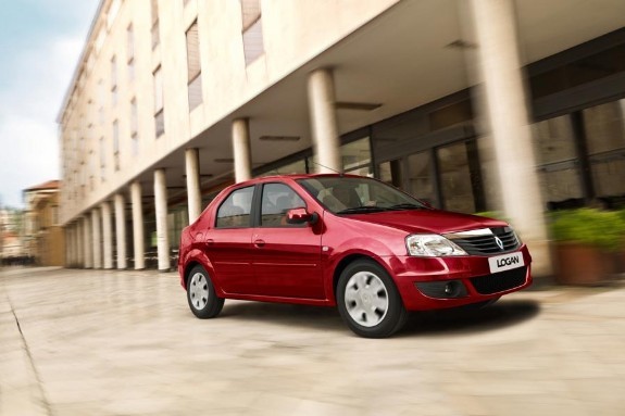 Renault Logan опередил Ford Focus по объемам продаж в России